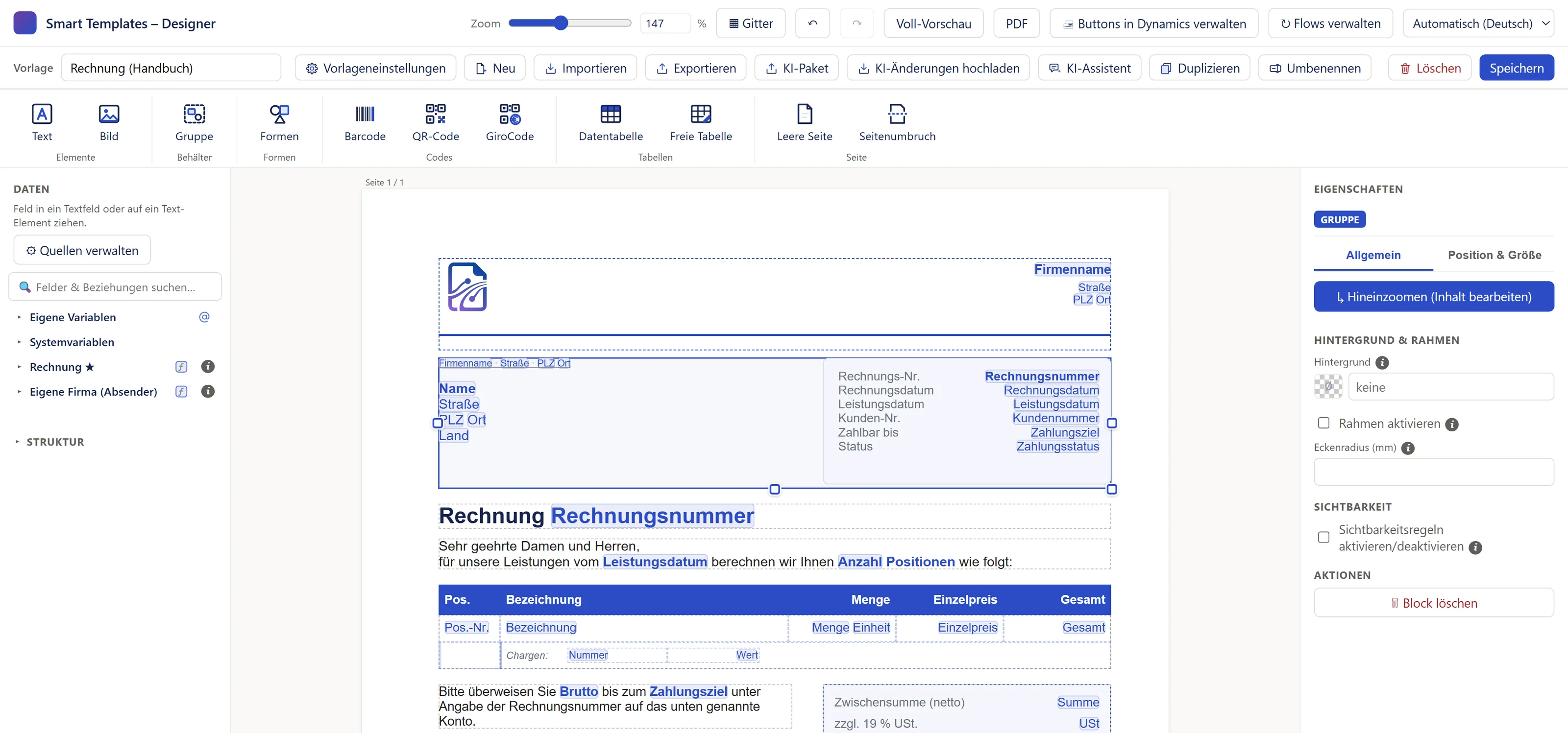 Der Designer mit einer Rechnungsvorlage: oben Kopfleiste, Vorlagenzeile und Menüband mit dem Abschnitt »Codes« (Barcode, QR-Code, GiroCode), links der Bereich »Daten«, in der Mitte das Blatt mit blauen Feldmarken, rechts die Eigenschaften der markierten Gruppe.