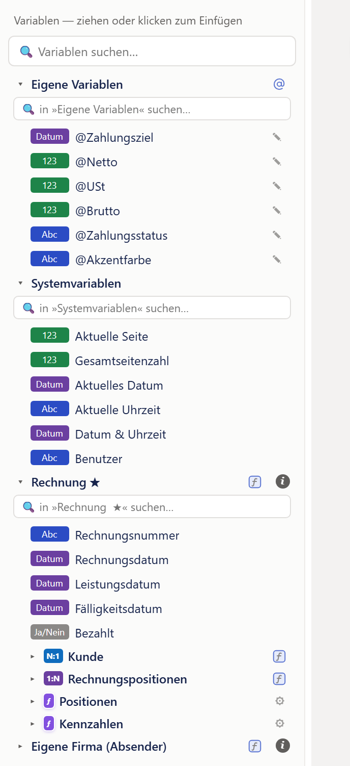 Die linke Spalte des Fensters »Text bearbeiten«. Oben die Überschrift »Variablen — ziehen oder klicken zum Einfügen« und das Suchfeld »Variablen suchen…«. Darunter die aufgeklappte Gruppe »Eigene Variablen« mit einem @-Symbol rechts, einem Suchfeld nur für diese Gruppe und den sechs Einträgen @Zahlungsziel, @Netto, @USt, @Brutto, @Zahlungsstatus und @Akzentfarbe, jeweils mit einem Typ-Abzeichen (Datum, 123 oder Abc) und einem Stift; die aufgeklappte Gruppe »Systemvariablen« mit eigenem Suchfeld und »Aktuelle Seite«, »Gesamtseitenzahl«, »Aktuelles Datum«, »Aktuelle Uhrzeit«, »Datum & Uhrzeit« und »Benutzer«; die aufgeklappte Quelle »Rechnung ★« mit eigenem Suchfeld, den Feldern Rechnungsnummer, Rechnungsdatum, Leistungsdatum, Fälligkeitsdatum und Bezahlt, den zugeklappten Beziehungen »Kunde« (N:1) und »Rechnungspositionen« (1:N) und den zugeklappten Regeln »Positionen« und »Kennzahlen« (Zeichen ƒ); ganz unten die zugeklappte Quelle »Eigene Firma (Absender)«.